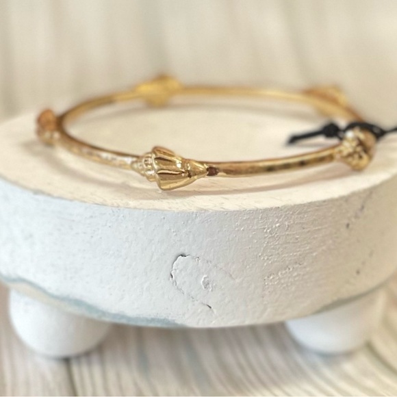 Seashell Bangle Bracelet - Picture 1 of 2